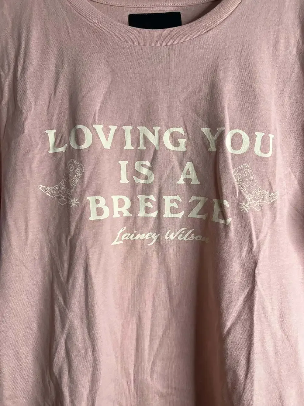 Lainey Wilson Wrangler Loving You Is A Breeze Graphic T Shirt Pink Size L NWT